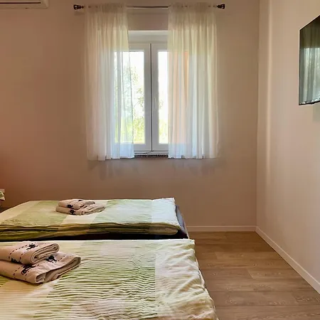 Boutique With Private Heated Pool *