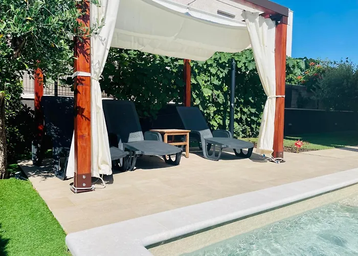 Boutique With Private Heated Pool 아파트 *