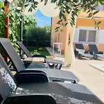 Boutique With Private Heated Pool Apartmán
