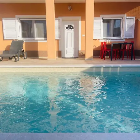 Boutique With Private Heated Pool Apartment Novigrad (Istria)