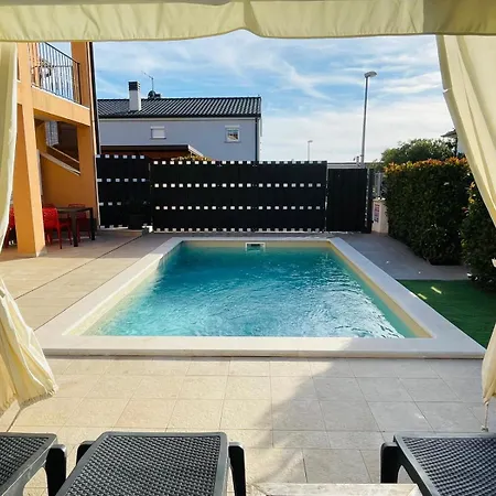 Apartment Boutique With Private Heated Pool