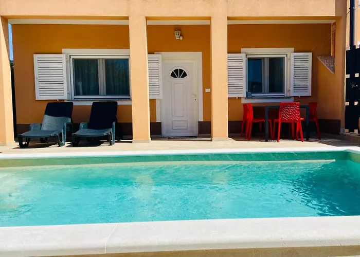 Boutique Apartment With Private Heated Pool For Your Exclusive Use דירה